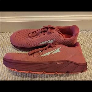 Altra torin 4.5 plush women's size 9.5 pink